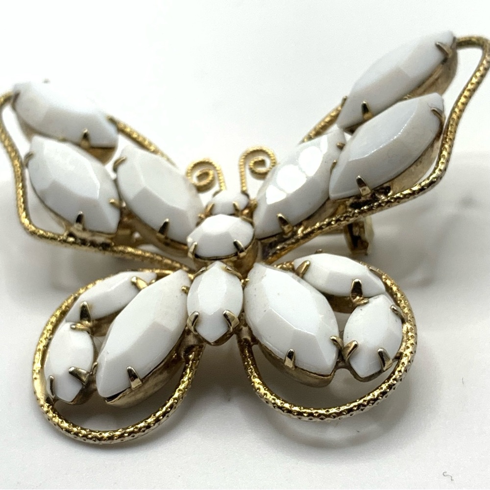 Vintage Verified D&E Juliana white glass rhinestone silver tone butterfly brooch - Picture 2 of 6